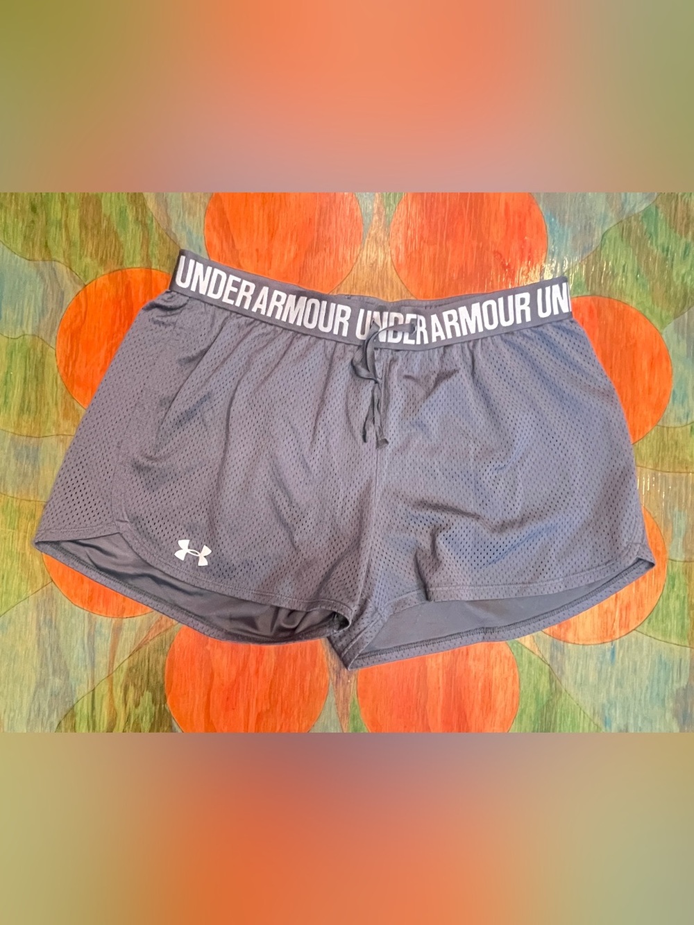 Womens  Under Armour Athletic Mesh Shorts Gray Size Medium Drawstring Lightweigh